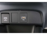 スマートフォンなどの音楽再生が可能なUSB接続ジャック装備車両です♪♪♪