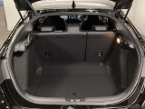 開口部が広くて低いから、重い荷物もスムーズに。毎日の暮らしに寄り添う使い心地を形にしました。荷物を載せるたび、その便利さを実感していただけるはずです。