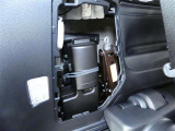 スペアタイヤレス車です。応急セットを搭載しております。