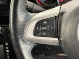 ステアリングにオーディオ操作スイッチが付いています。オーディオ画面に直接タッチしなくても操作が出来ますので、運転に集中できます。