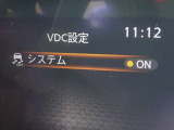 【横滑り防止】ハンドル操作や滑りやすい路面を走行中、横滑りを感知すると自動的に車両の進行を保つよう制御!