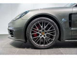 21インチ Panamera Exclusive Design スポーツホイール搭載です。