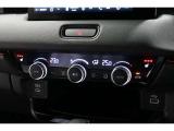運転席と助手席の温度設定の変更が可能な左右独立タイプのデュアルエアコンです♪♪♪暑がりな人・寒がりな人も誰もが車内を快適にお過ごしいただけます♪♪♪
