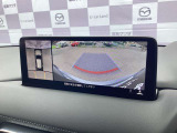 【360&deg;ビューモニター】  とても分かりやすい、クルマの上から見下ろしたような映像で、駐車サポートをしてくれます。