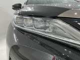 LEDヘッドライトは、点灯の瞬間から最大光量を発揮し、突然暗くなるトンネルなどでの安定感を高めます。