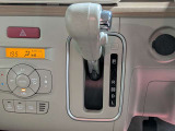 必ず使用するシフトレバー。確りと確認したいですね