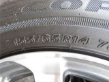 タイヤサイズは、155/65R14です。