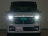 LEDヘッドライト(オートハイビーム機能付)が搭載されており、遠くまで明るく均一に照らし、高速道路等での安心感が向上しております。
