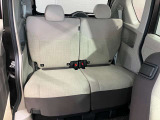 【後部座席】後席は320mmも前後にスライドできます!一番前に出せば、運転席から後席のお子さまに手が届きます♪