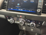 より快適にドライブを過ごして頂ける様に簡単に調整ができるオートエアコンを装備しております!ワンタッチですのでどなたでも簡単に操作できます!室内はこれでいつでも快適に保たれます。