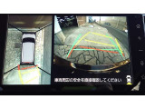 パノラミックビューモニター付きです。車両を上から見たような映像をディスプレイオーディオ画面に表示。運転席からの目視だけでは見にくい、車両周辺の状況をリアルタイムでしっかり確認できます。