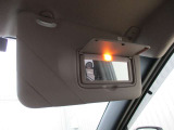 運転席バニティミラー