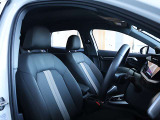 クオリティの高いシートを採用するのは、Audiのクルマづくりの哲学のひとつです。特に座り心地が重要です。体の大きなドイツ人が座っても頑丈な耐久性があります。。しかも肌触りも良く高級家具のようです。