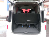 開口部が広く、荷物もスムーズに積み下ろしが可能です。シートを倒せばより広いスペースの荷室を確保できます。