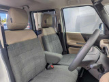 ゆったりとしてかっこいい運転席は走る喜びを感じられる快適空間です