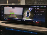 【ⅰドライブナビゲーション】文字情報も鮮明に表示する高解像度カラーディスプレイを採用。視認性に優れた地図デザインと特徴的な建造物を目印にした描写表示で現在位置を把握できます。地図データの更新も可能です