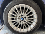 BMWならではの卓越した走りを支えるホイールと足回りです!日本車の走りに慣れている方にもぜひ体感して頂きたいほど、高いレベルでまとまっています!