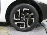 純正15インチアルミホイール装着のお車になります!!見た目もとてもスタイリッシュに見えますよ★