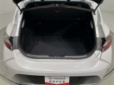 荷室も日常のお買い物には困らない広さが確保されております 後席を分割で倒すこともできますよ