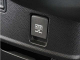 ◆アクセサリーソケット◆ドラレコの電源やスマートフォンの充電等に使用できる便利な電源ソケット!使いやすい場所に装備されています。