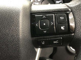 【ステアリングスイッチ】右です。ハンドルから手を離さず、運転に集中したまま手元でマルチインフォメーションディスプレイ内の表示切替などができます。