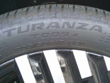 タイヤサイズは、205/50R17です。