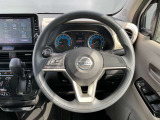 周囲が広く見わたせて運転しやすく室内も広々★