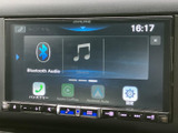 使いやすいインターフェースで、快適なドライブをサポートします。Bluetooth接続で、お気に入りの音楽を楽しんだり、ハンズフリー通話も可能です。