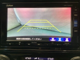 バックでの車庫入れも安心です!リアカメラが付いているバックモニター付のナビを装備しております。操作線もついており距離感も画面から確認できます。