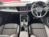 Audiのインテリアはエクステリア同様、優れたデザイン性とクオリティ、そして機能性を兼ね備えております。