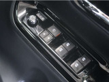 電動格納&ミラー角度調整機能付きです。