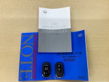 新車保証書・取扱説明書・スペアキーついてます。