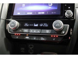 運転席と助手席の温度設定の変更が可能な左右独立タイプのデュアルエアコンです♪♪♪暑がりな人・寒がりな人も誰もが車内を快適にお過ごしいただけます♪♪♪