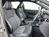 高いホールド性で運転姿勢が安定します。長距離ドライブでも疲れにくいのが魅力です。快適なドライビングライフをお送りください♪