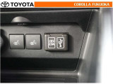 ポータブルオーディオなどの機器を接続して、車両のスピーカーで聞くことができます。