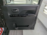 パワーウィンドウのスイッチですよ。運転席に居ながら窓を開け閉めのコントロールできます。
