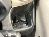 運転席・助手席のドリンクホルダーです