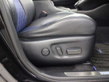 楽な運転姿勢が取れるパワーシートです。
