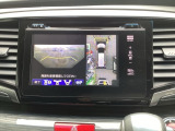 フロントカメラ装備です。運転席から見づらいフロントバンパー左右の様子を映します。