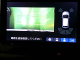 バックカメラの画像です。ガイドラインがスムースな車庫入れをサポートいたします。車庫入れの安心感がアップしますね。