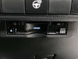ETC2.0ユニットが搭載。従来のETCに加えて渋滞回避支援や安全運転支援などの情報サービスも提供。より安全で快適な道路利用をサポート。