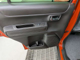 パワーウィンドウのスイッチですよ。運転席に居ながら窓を開け閉めのコントロールできます。