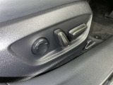 スイッチ一つでシート調整可能な電動パワーシートです。 細かい調整ができるので、何時でも思い通りのポジションが取れますね。
