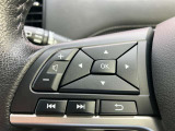 ステアリングスイッチ付。ハンドルから手を離さずにオーディオ操作が出来て安全です。