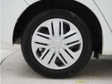 ◆純正ホイール装着車◆シンプルなデザインのホイールキャップ付きです。