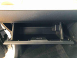 よく使うものが手を伸ばせばすぐ届く、機能面で充実した収納。