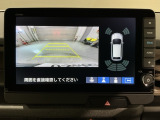 リバースギアに入れるだけで後方の表示へ切り替わります。夜間や雨の日の駐車も楽になりますよ。