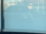 車速やナビのルート誘導などを表示してくれるアクティブ・ドライビング・ディスプレイ。視線や焦点調節が少なく済み、気持ちよく安全に運転を楽しめます。