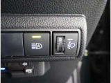 オートマチックハイビームとは、先行車や対向車のライトを認識し、ハイビームとロービームを自動で切り替える機能です。夜道の視界を確保します。詳細は販売店スタッフまでおたずねください。