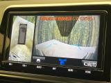 【パノラミックビューモニター】専用のカメラにより、上から見下ろしたような視点で360度クルマの周囲を確認することができます☆死角部分も確認しやすく、狭い場所での切り返しや駐車もスムーズに行えます。